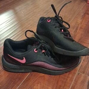 Nike AirMax Advantage 2 Women's Shoes